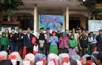 Phòng Cảnh sát Hình sự CATP cùng các nhà hảo tâm: Trao tặng quà học sinh và nhân dân tỉnh Hà Giang