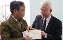 Phó Chủ tịch UBND TP Nguyễn Đình Chuyến thăm, tặng quà hộ chính sách, Hội Thánh tin lành Hải Phòng