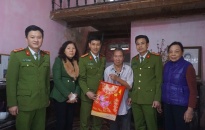 CAP Hàng Kênh, quận Lê Chân: Trao 52 suất quà tết tặng gia đình có hoàn cảnh khó khăn