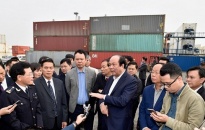 Kiểm tra tình hình nhập khẩu các lô hàng phế liệu sử dụng làm nguyên liệu sản xuất tại Cảng Hải Phòng