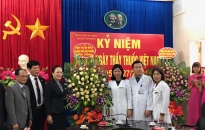 Phó Bí thư Thường trực Thành uỷ Nguyễn Thị Nghĩa chúc mừng nhân Ngày thầy thuốc Việt Nam