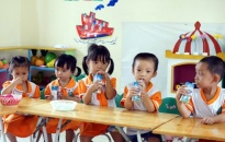Chuyện thời cuộc:  Sữa học đường