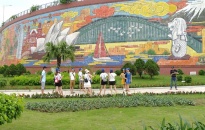 Bức phù điêu gốm màu lớn nhất Việt Nam tại Hạ Long