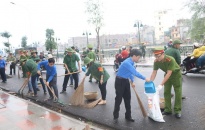 300 đoàn viên thanh niên ra quân dọn dẹp vệ sinh môi trường