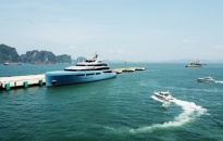 Chiêm ngưỡng siêu du thuyền 150 triệu đô lộng lẫy giữa vịnh Hạ Long