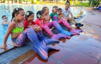 Hàng ngàn “Kình ngư nhí” được trang bị kỹ năng chống đuối nước tại lớp học bơi 5 sao miễn phí của Vinpearl 