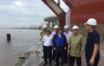 Phó chủ tịch Thường trực UBND TP Nguyễn Xuân Bình kiểm tra công tác phòng chống bão