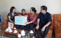 Phó bí thư Thường trực Thành ủy thăm, tặng quà các Mẹ Việt Nam anh hùng 