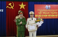 Chi bộ Phòng PC09 – CATP: Trao tặng Huy hiệu 30 năm tuổi Đảng đợt 7-11 cho Thượng tá Hà Văn Tuấn