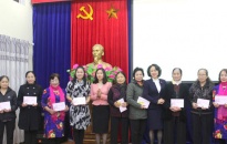 Hội LHPN quận Lê Chân:  Tặng quà các tổ chức tôn giáo nhân dịp Lễ Giáng sinh năm 2019
