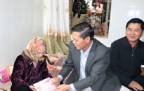 Chủ tịch UBND thành phố thăm, tặng quà gia đình chính sách, hộ nghèo nhân dịp Tết Nguyên đán