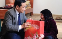 Phó Chủ tịch UBND TP thăm, tặng quà các gia đình chính sách tại quận Đồ Sơn
