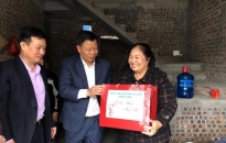 Quận Lê Chân:  Thăm, tặng quà các hộ dân gương mẫu, đi đầu trong GPMB  thực hiện các dự án