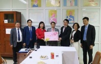 Phó Chủ tịch UBND thành phố Lê Khắc Nam thăm, tặng quà các đơn vị làm nhiệm vụ đêm giao thừa