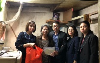 BHXH Hải Phòng:  Tặng quà hộ gia đình khó khăn quận Hồng Bàng