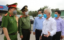 Phó Chủ tịch UBND thành phố Nguyễn Đình Chuyến kiểm tra một số chốt kiểm soát dịch Covid-19