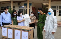 Phòng Cảnh sát môi trường – CATP: Trao 200 bộ đồ bảo hộ tặng Bệnh viện CATP