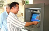 22.687 người đã nhận lương hưu và trợ cấp BHXH tháng 4, 5 qua ATM
