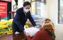 Huyện Kiến Thụy: Hỗ trợ gạo cho 400 hộ dân có hoàn cảnh khó khăn