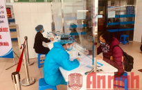 Đến Bệnh viện Việt - Tiệp, xem sinh viên tình nguyện chống 'giặc' Covid-19