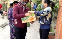 CAP Lam Sơn (Lê Chân):  Vận động nhà hảo tâm trao tặng 200 suất quà đến người dân có hoàn cảnh khó khăn