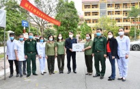 Hội phụ nữ Báo An ninh Hải Phòng:  Trao tặng 2.000 khẩu trang y tế tới các lực lượng chống dịch nơi tuyến đầu