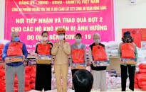 Phường Hoàng Văn Thụ và Đội CSGT-TT Công an quận Hồng Bàng: Trao gạo, nhu yếu phẩm tặng người nghèo bị ảnh hưởng bởi Covid-19