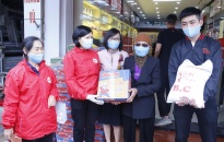 Hội Chữ thập đỏ TP:  Tặng 100 phần quà cho những hộ gia đình gặp khó khăn  do ảnh hưởng bởi COVID-19 trên địa bàn quận Hồng Bàng