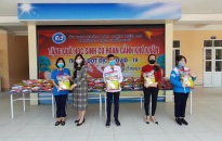 Trường THCS Trần Phú (Kiến An): Trao 70 suất gạo cho học sinh có hoàn cảnh khó khăn