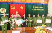 CATP khen thưởng Công an huyện Cát Hải