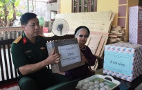 Lãnh đạo Bộ Chỉ huy QSTP: thăm, tặng quà các gia đình chính sách quận Đồ Sơn
