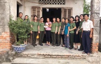 Hội Phụ nữ Phòng An ninh đối nội CATP :  Thăm, tặng quà em Phạm Thị Phương Nhã, ở xã Tân Viên, huyện An Lão  bị bệnh tim bẩm sinh