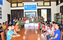 Hội Phụ nữ Phòng PA03: Tặng quà các cháu Làng trẻ em SOS Hải Phòng nhân dịp Tết Thiếu nhi