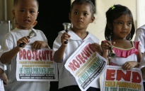 Báo động tình trạng lạm dụng tình dục trẻ em trên mạng tại Philippines 