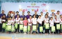 Mang tết thiếu nhi cho trẻ em trên quê hương Đồng Khởi