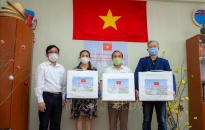 Việt Nam gửi tặng cộng đồng người Việt ở miền Trung LB Nga khẩu trang y tế 