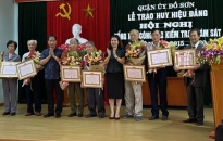 Quận ủy Đồ Sơn: Trao huy hiệu Đảng tặng 16 đảng viên