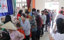 Hội Chữ thập đỏ thành phố:  Tổ chức Chợ nhân đạo tại huyện Vĩnh Bảo