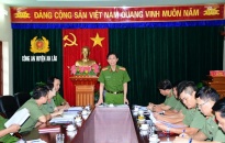 Đại tá Phạm Viết Dũng - Phó Giám đốc CATP kiểm tra công tác công an tại CAH An Lão