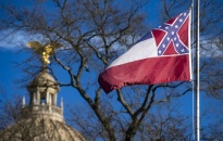 Mỹ: Mississippi bỏ biểu tượng phân biệt chủng tộc khỏi cờ tiểu bang