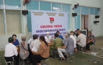 Ban CHQS quận Lê Chân tư vấn sức khỏe, cấp phát thuốc miễn phí cho các đối tượng chính sách