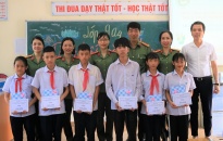 Hội Phụ nữ Phòng PV05 – CATP: Trao 6 suất quà tặng các em học sinh có hoàn cảnh khó khăn tại Thủy Nguyên