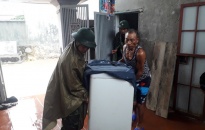 Lực lượng vũ trang huyện Cát Hải: Tích cực hỗ trợ người dân khắc phục hậu quả bão số 2