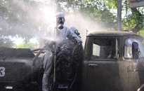 Chùm ảnh: Lực lượng quân đội phối hợp phun khử khuẩn toàn thành phố