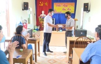 Thị trấn Cát Hải (huyện Cát Hải): Phát miễn phí 4.000 khẩu trang y tế tặng người dân