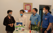Thăm hỏi, trao quà tặng gia đình y bác sĩ tình nguyện chống dịch Covid – 19 tại Đà Nẵng