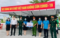 Liên đoàn Lao động thành phố:  Thăm, tặng quà các chốt kiểm soát dịch COVID-19 liên ngành