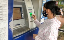 Chi trả lương hưu, trợ cấp BHXH qua thẻ ATM: Vừa an toàn, vừa tiện ích