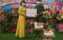 Công an phường Vĩnh Niệm, Lê Chân:  Trao 2500 khẩu trang y tế tặng các trường học phòng, chống dịch COVID-19