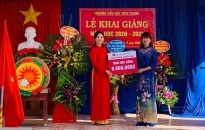 Agribank Chi nhánh Tiên Lãng - Đông Hải Phòng : Trao 40 suất học bổng tặng học sinh nghèo vượt khó huyện Tiên Lãng